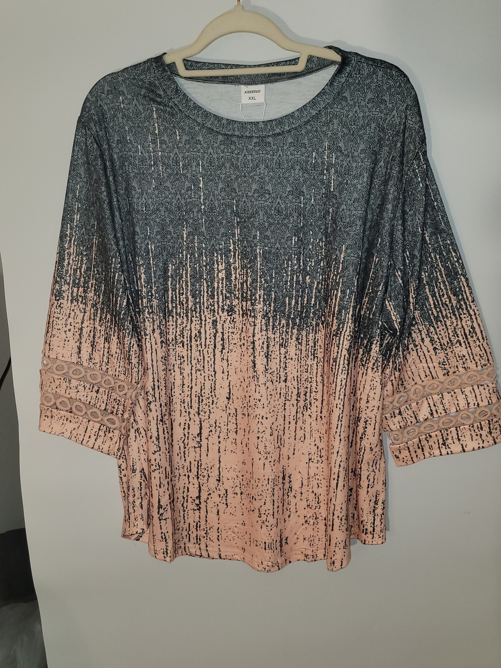 Xieerduo Detail Ombre Peach and Gray Women’s Top